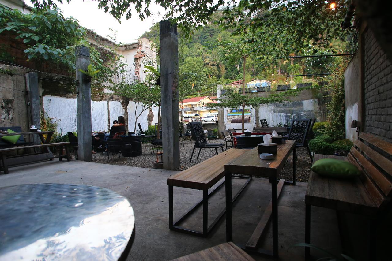 Bat & Arrow Hotel Padang  Ngoại thất bức ảnh