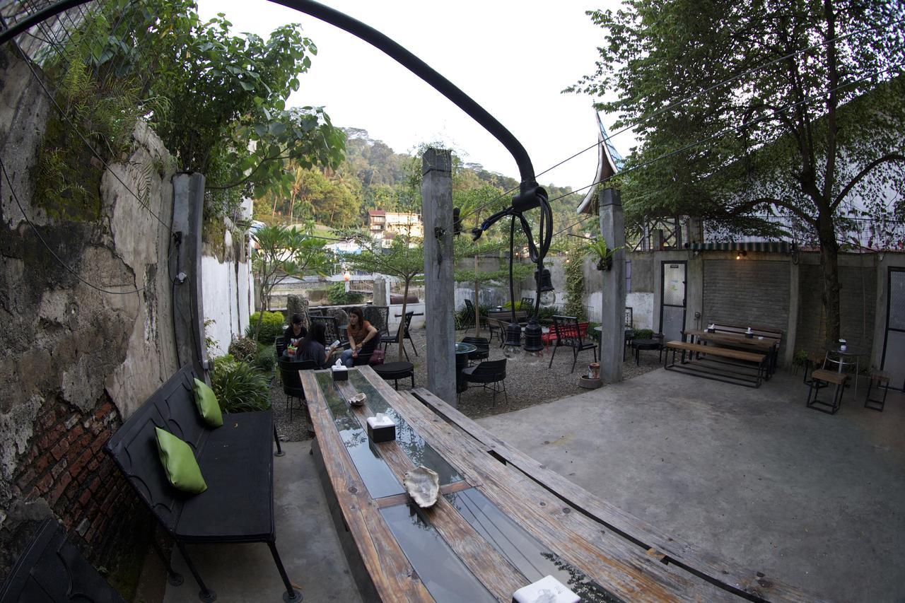 Bat & Arrow Hotel Padang  Ngoại thất bức ảnh