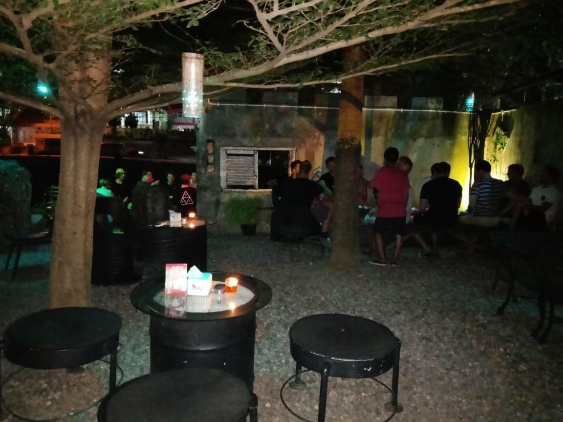 Bat & Arrow Hotel Padang  Ngoại thất bức ảnh